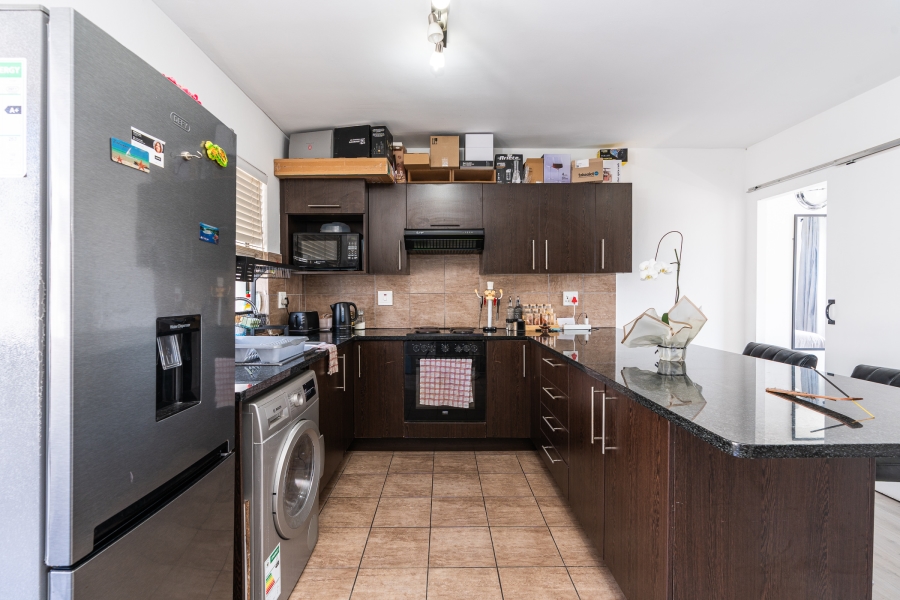 2 Bedroom Property for Sale in Zonnebloem Western Cape